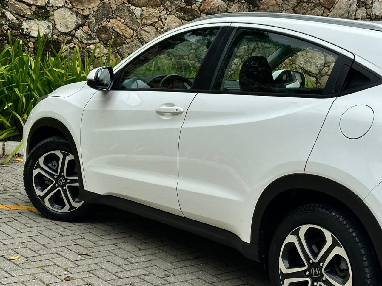 imagem-https://www.socarrao.com.br/sc-vehicle-images-prod/10665/1769987914385-7236583OR_1768921323_55_530.jpg