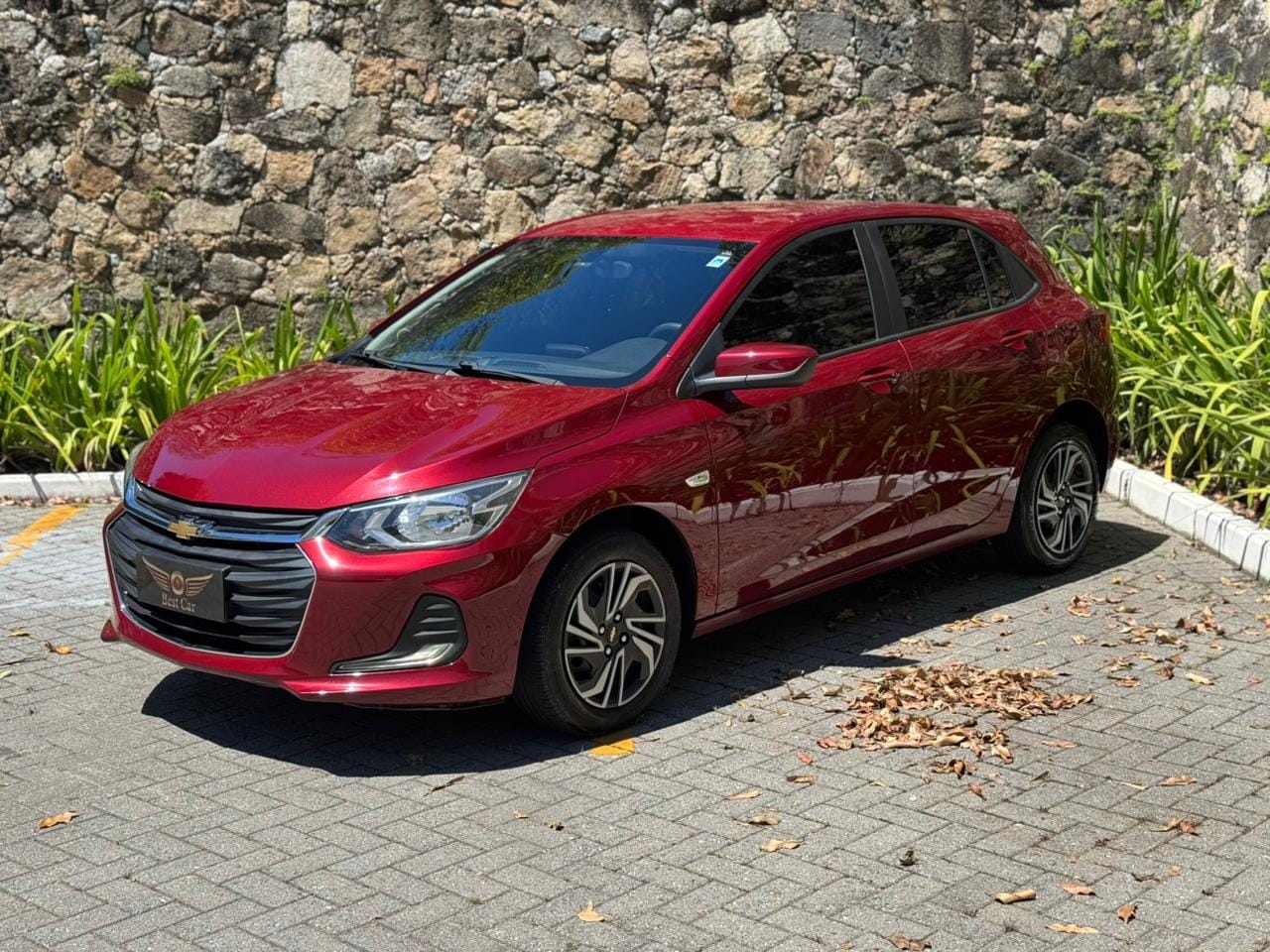 Chevrolet Onix HATCH LT 1.0 8V FlexPower 5p Mec. na cor Vermelho em São José / SC - 10666
