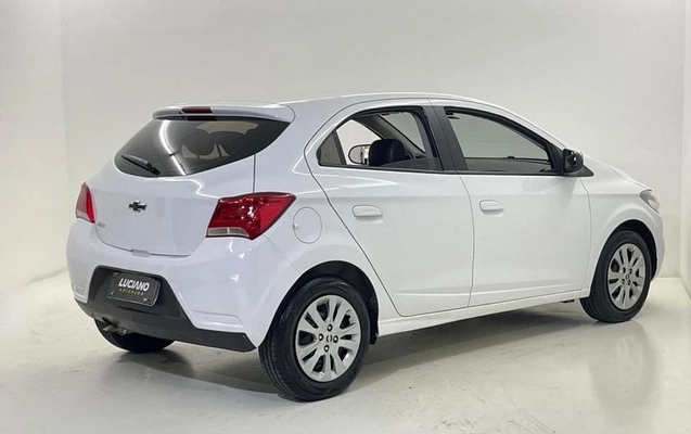 imagem-https://www.socarrao.com.br/sc-vehicle-images-prod/1066607/1787661606156-7971153_11_B_6193d5ca82.jpeg