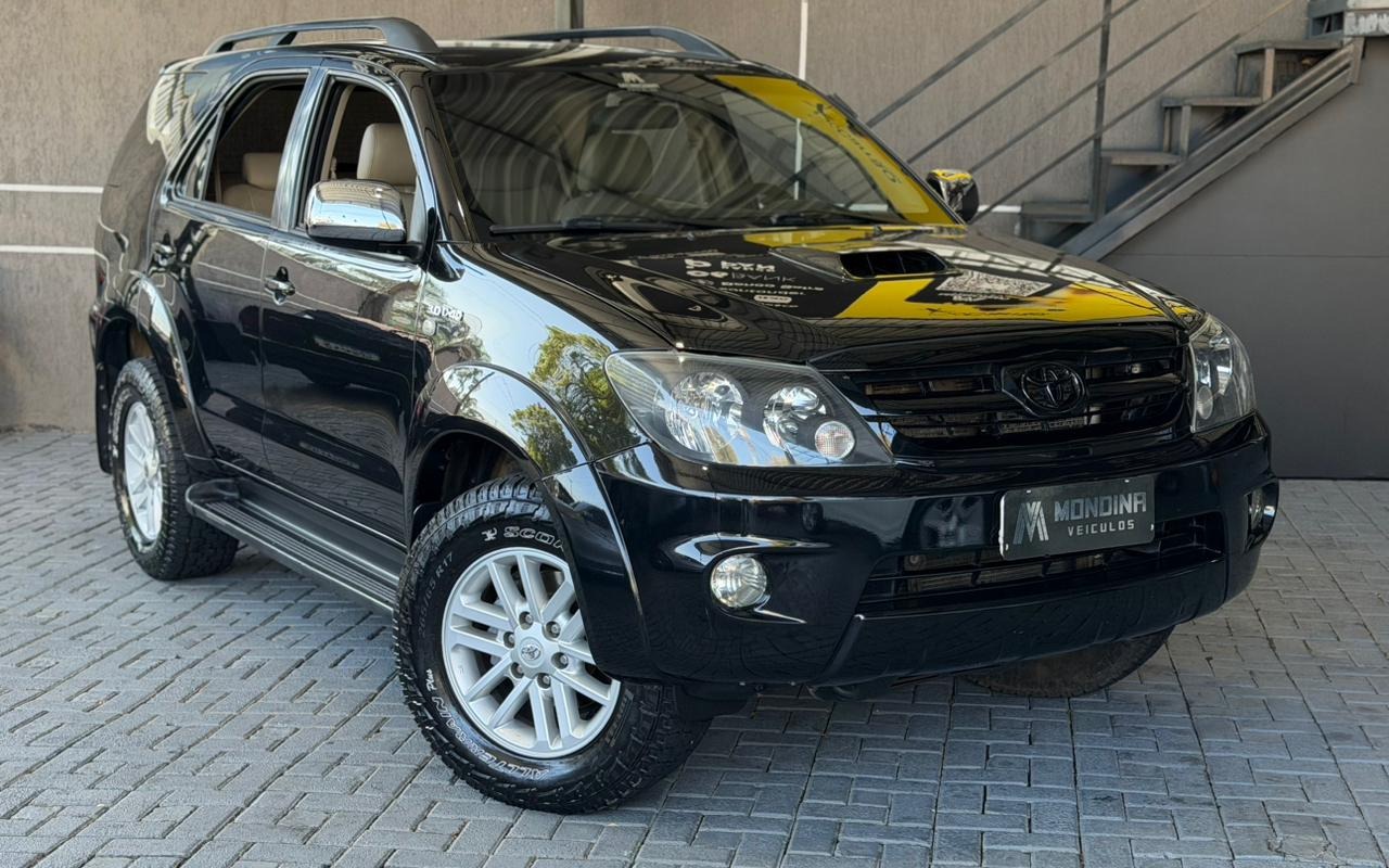 Toyota Hilux SW4 SRV D4-D 4x4 3.0 TDI Dies. Aut na cor Preto em Curitiba / PR - 1071817