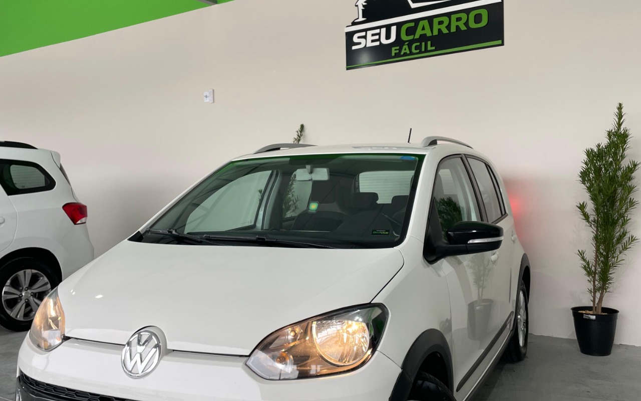 Volkswagen Up! cross 1.0 TSI Total Flex 12V 5p na cor Branco em Joinville / SC - 1072962