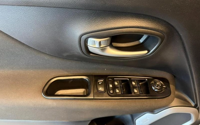 imagem-https://www.socarrao.com.br/sc-vehicle-images-prod/1075378/1784733784494-8009666_7_B_fb12d2d8bc.jpeg