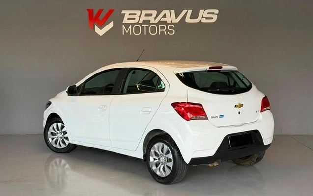 imagem-https://www.socarrao.com.br/sc-vehicle-images-prod/1075685/1784732970738-8044555_3_B_49b15c8878.jpeg