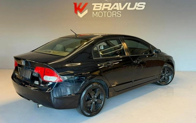 imagem-https://www.socarrao.com.br/sc-vehicle-images-prod/1075899/1789477634186-7796792_1_B_b7f7d04550.jpeg