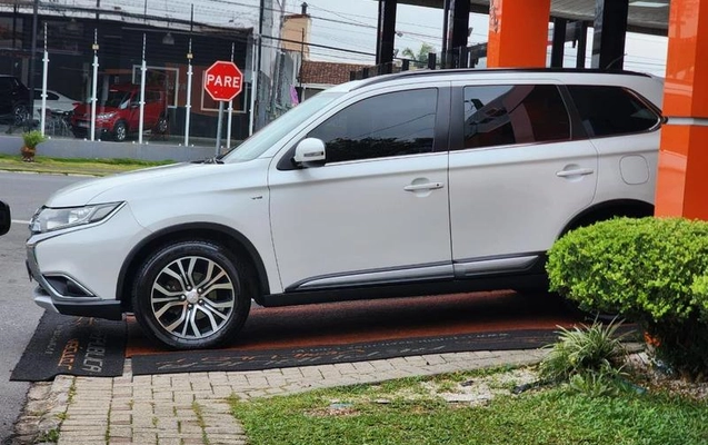 imagem-https://www.socarrao.com.br/sc-vehicle-images-prod/1078340/1788633620566-8045050_15_B_8d1189ebf8.jpeg