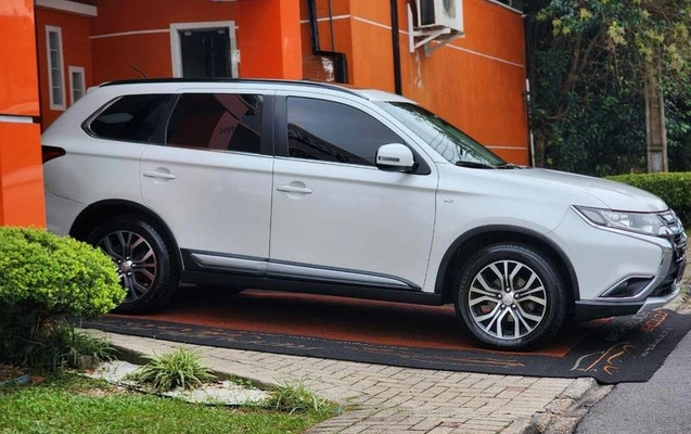 imagem-https://www.socarrao.com.br/sc-vehicle-images-prod/1078340/1788633620569-8045050_14_B_dd7abb1eff.jpeg