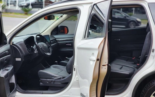 imagem-https://www.socarrao.com.br/sc-vehicle-images-prod/1078340/1788633620570-8045050_12_B_317ca3b2e5.jpeg