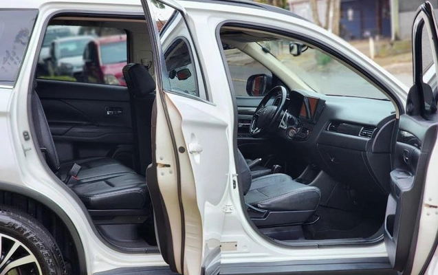 imagem-https://www.socarrao.com.br/sc-vehicle-images-prod/1078340/1788633620570-8045050_13_B_932e10d913.jpeg
