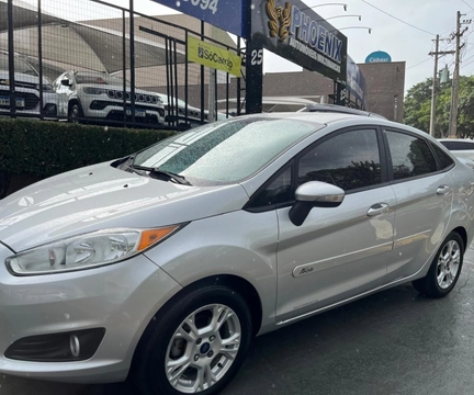Ford Fiesta 2015 Prata — foto 1 de 3