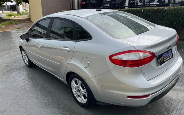 imagem-https://www.socarrao.com.br/sc-vehicle-images-prod/10814/1780434949323-UsQ87wXa387gGaNTvoDa6Qj6NpCsytfW.jpg