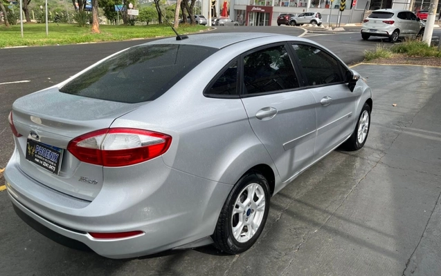 imagem-https://www.socarrao.com.br/sc-vehicle-images-prod/10814/1780434949347-h7cIzVdJJBAiNzIsQrxm0dlczPhr7uY3.jpg
