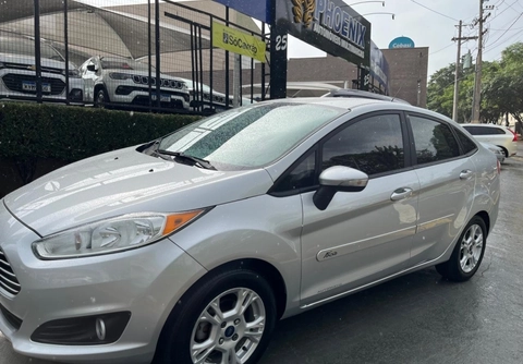 Ford Fiesta 2015 Prata — foto 1 de 3