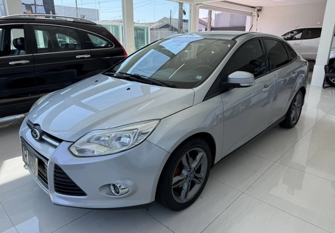 Ford Focus 2015 Prata — foto 1 de 3