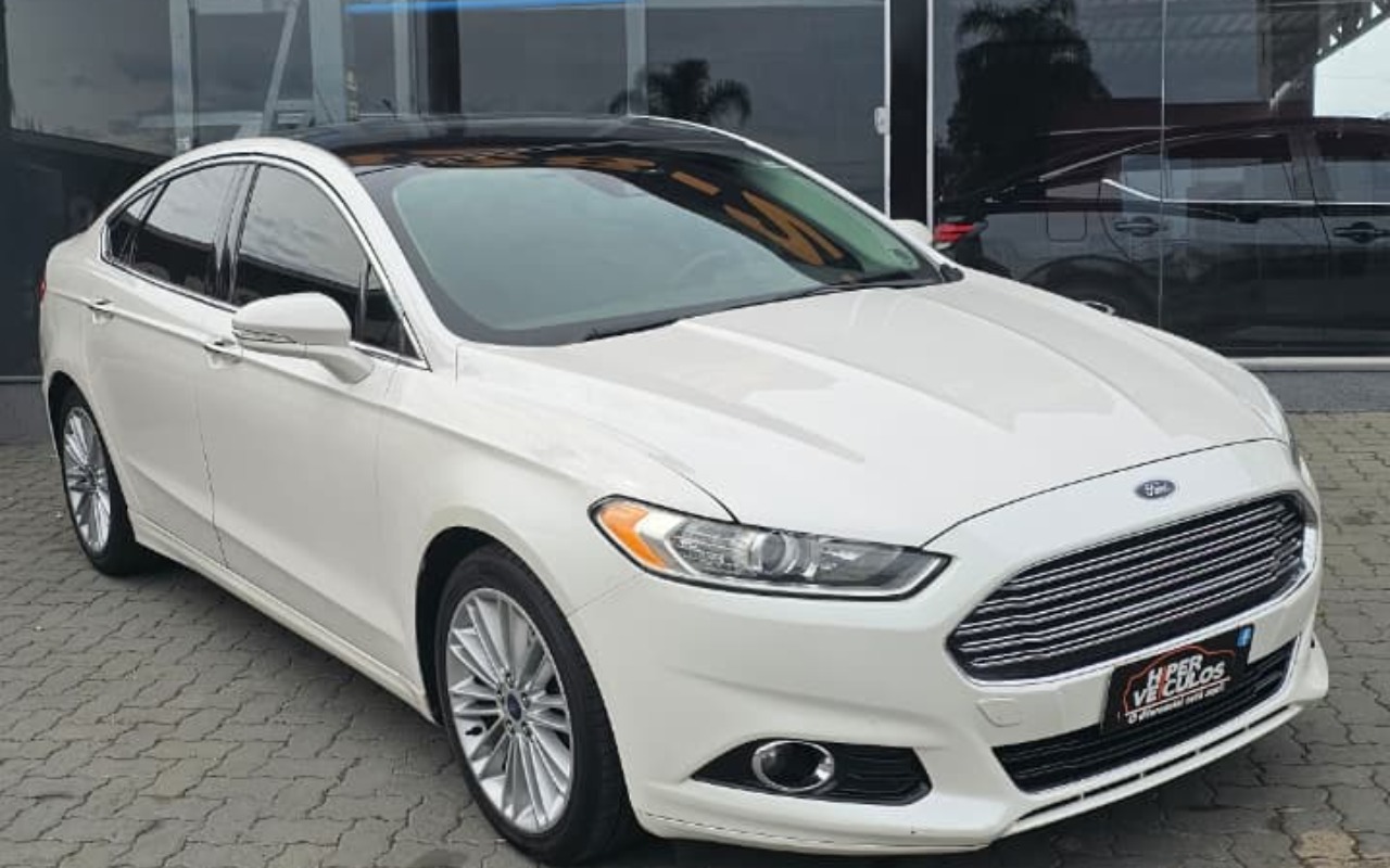 Ford Fusion Titanium 2.0 GTDI Eco. Awd Aut. na cor Branco no Canoas / RS - 1101707