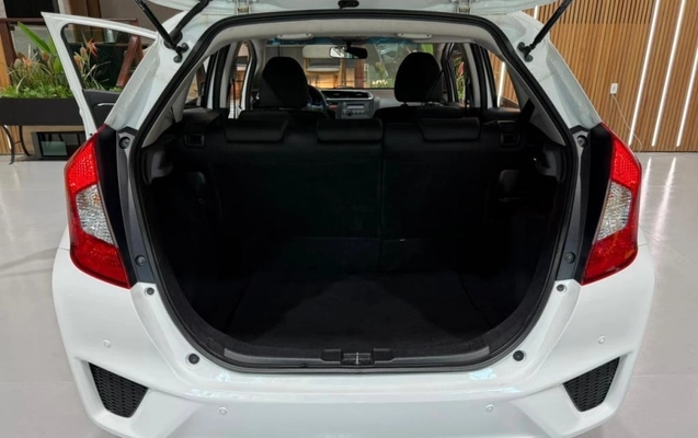 imagem-https://www.socarrao.com.br/sc-vehicle-images-prod/1108541/1787142980166-vehicle_image_1777732844_cd83b557b6700696e7c957cabd5a1ef4.jpeg