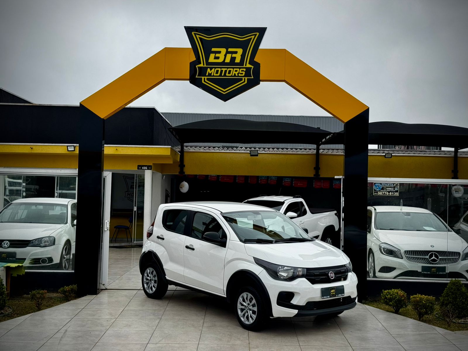 Fiat Mobi LIKE 1.0 Fire Flex 5p. na cor Branco em Campina Grande do Sul / PR - 11216