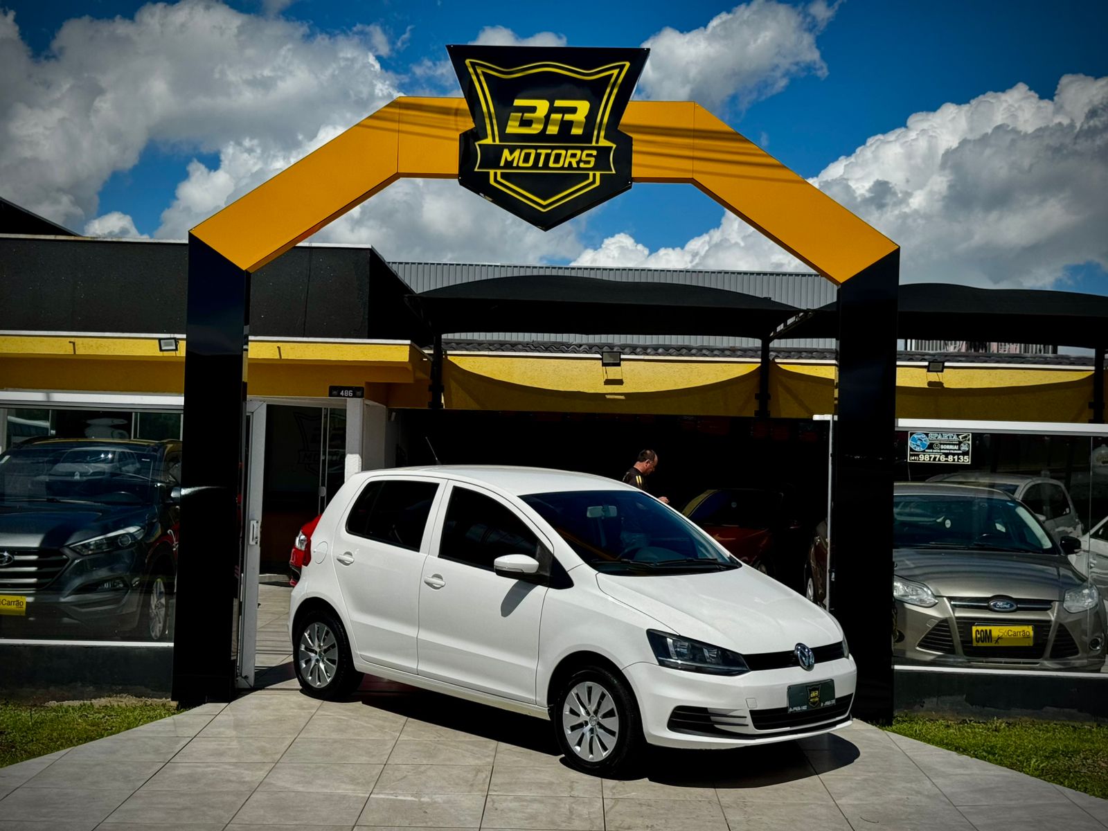 Volkswagen Fox Trendline 1.6 Flex 8V 5p na cor Branco em Campina Grande do Sul / PR - 11223