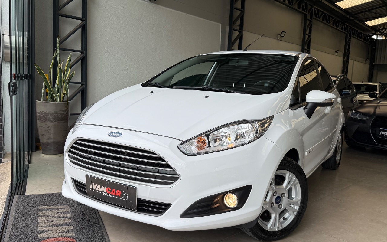 Ford Fiesta 1.6 16V Flex Mec. 5p na cor Branco no Porto Alegre / RS - 1127273