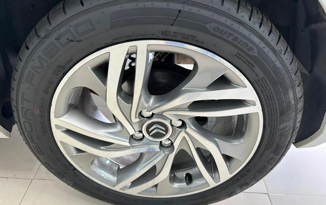 imagem-https://www.socarrao.com.br/sc-vehicle-images-prod/1128188/1777903033611-8051255_10_B_fa0afe4ddb.jpeg