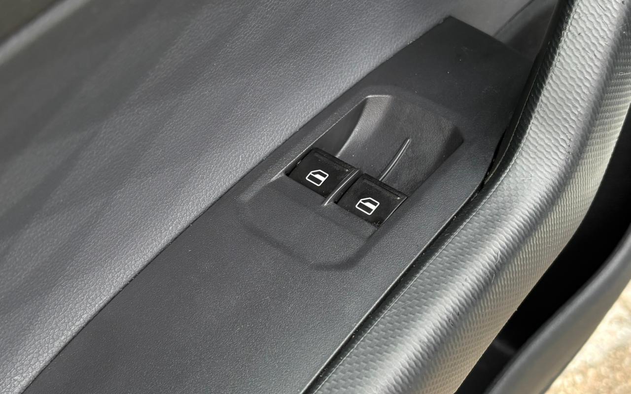 imagem-https://www.socarrao.com.br/sc-vehicle-images-prod/1139928/1777925207759-V2hhdHNBcHAgSW1hZ2UgMjAyNi0wNS0wNCBhdCAxMy4yOS40OSAoMikuanBlZw.jpeg