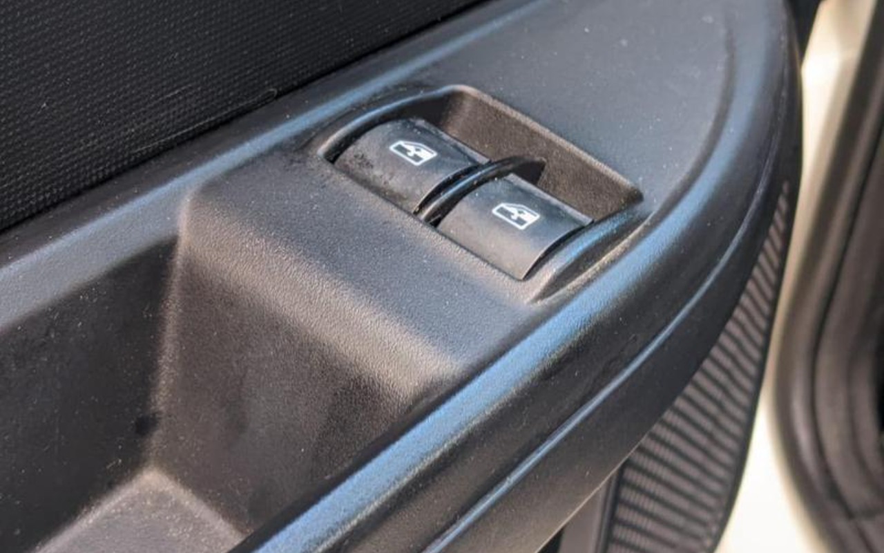 imagem-https://www.socarrao.com.br/sc-vehicle-images-prod/1140407/1777926068045-ODAwNTA3M18wX0JfNjY4NWI1MmZjZi5qcGVn.jpeg