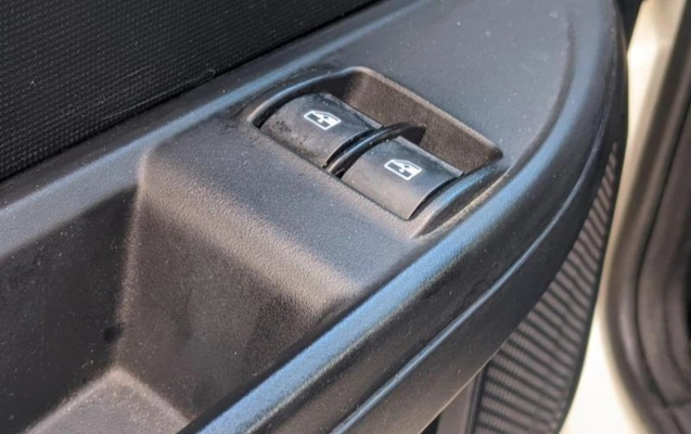 imagem-https://www.socarrao.com.br/sc-vehicle-images-prod/1140407/1777926068045-ODAwNTA3M18wX0JfNjY4NWI1MmZjZi5qcGVn.jpeg