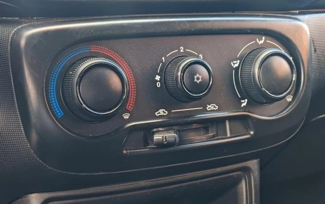 imagem-https://www.socarrao.com.br/sc-vehicle-images-prod/1140407/1777926068098-ODAwNTA3M18wX0JfZjQzM2YyMzQ1OS5qcGVn.jpeg