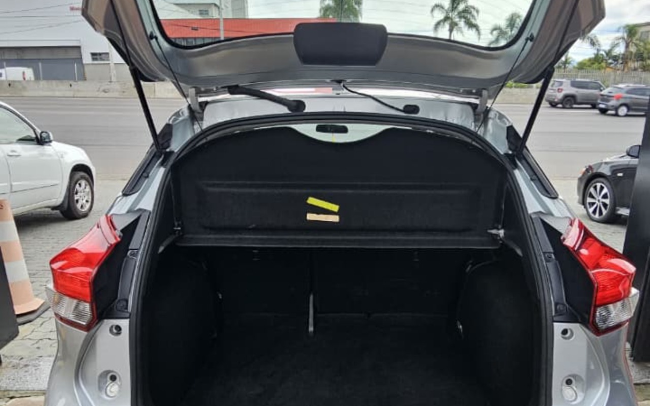 imagem-https://www.socarrao.com.br/sc-vehicle-images-prod/1143124/1777929825697-MDFlYmZjMGItZmY0NS00MWQ1LWIxMjYtZDI1YWMwNmYyNzEzLmpwZw.jpg