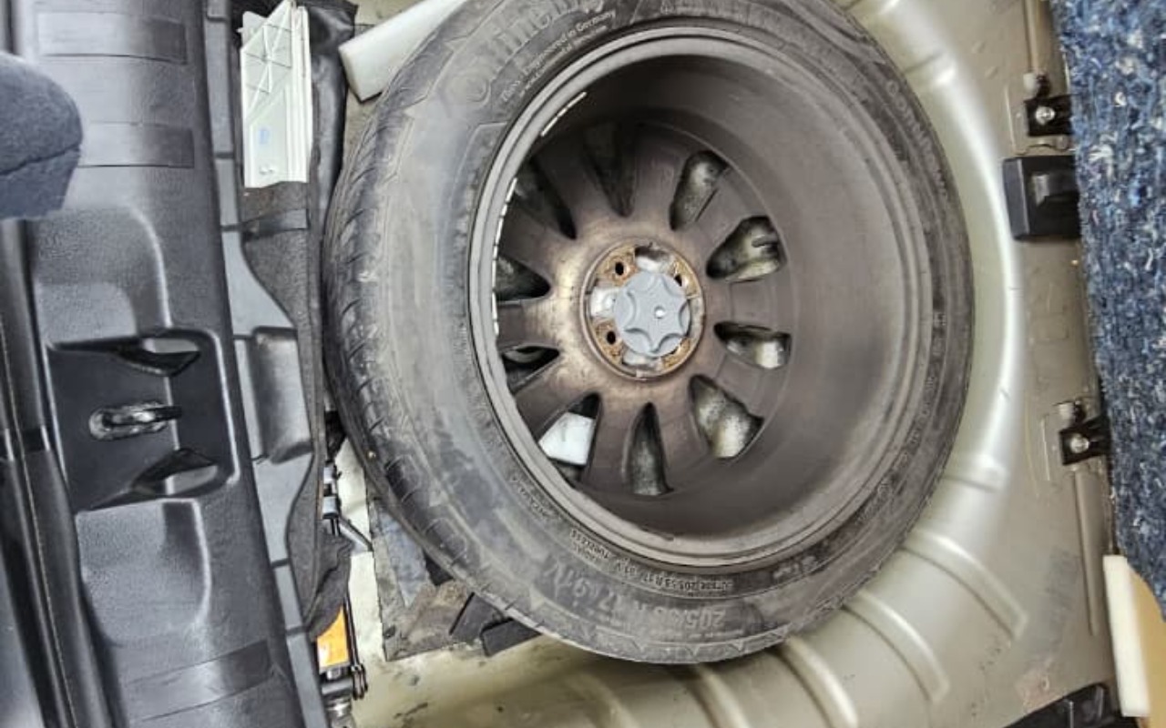 imagem-https://www.socarrao.com.br/sc-vehicle-images-prod/1143124/1777929826075-MzM1NGIxMDMtYzQ3ZS00YjQzLTlkYTItNGFlOTM4MWM3YTM2LmpwZw.jpg