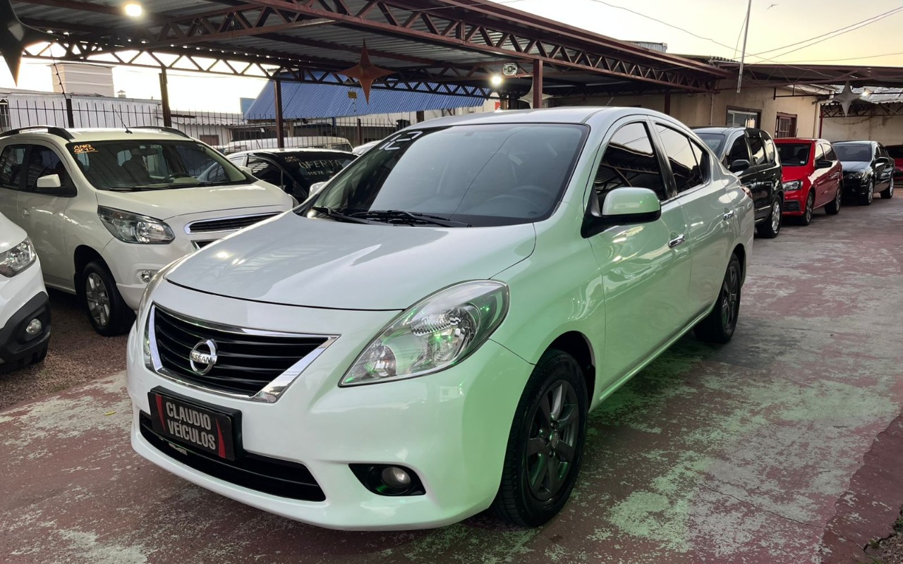 Nissan VERSA SL 1.6 16V Flex Fuel 4p Mec. na cor Branco no Canoas / RS - 1164340