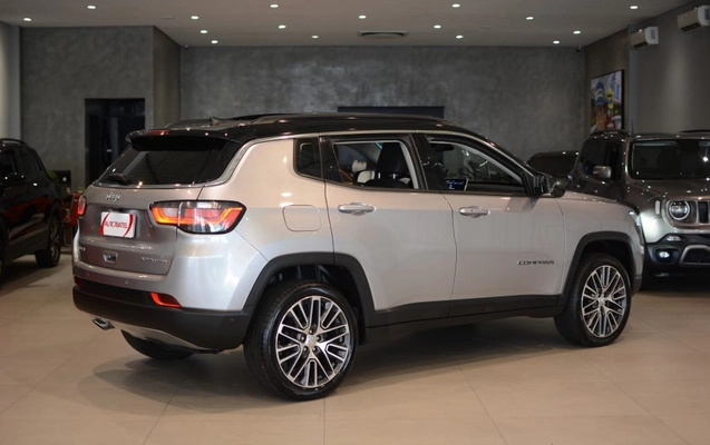 imagem-https://www.socarrao.com.br/sc-vehicle-images-prod/11692/1787926283897-vehicle_image_1768593110_122839f1fbf4cc56cf90c15fab19a482.jpeg