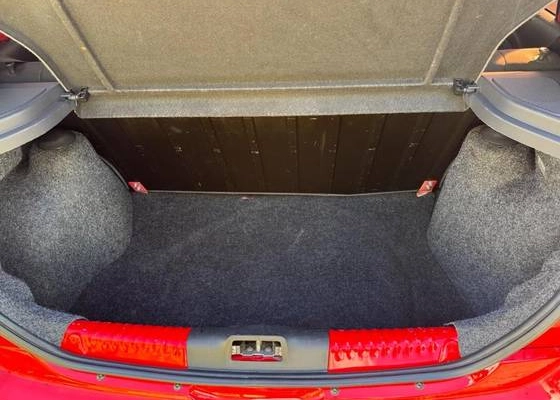 imagem-https://www.socarrao.com.br/sc-vehicle-images-prod/1172914/1777999356323-volkswagen-gol-1.0-mi-city-8v-flex-2p-manual-wmimagem10301955762.jpg