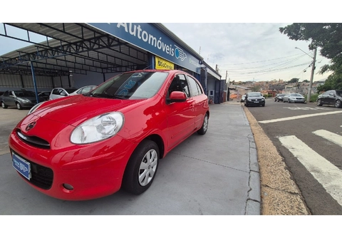Nissan MARCH 2014 Vermelho — foto 1 de 3