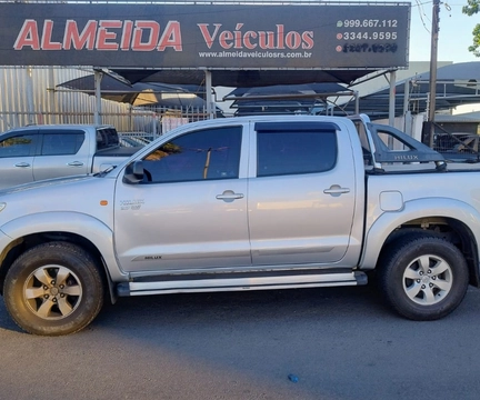 Toyota Hilux 2012 Prata — foto 1 de 3
