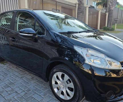 Peugeot 208 2014 Preto — foto 1 de 3