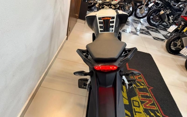 imagem-https://www.socarrao.com.br/sc-vehicle-images-prod/1178985/1780932394941-8053348_8_B_be358a7fda.jpeg