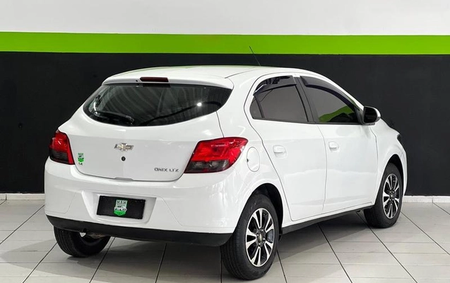 imagem-https://www.socarrao.com.br/sc-vehicle-images-prod/1181884/1789066148474-8019699_0_B_ebf4978e86.jpeg