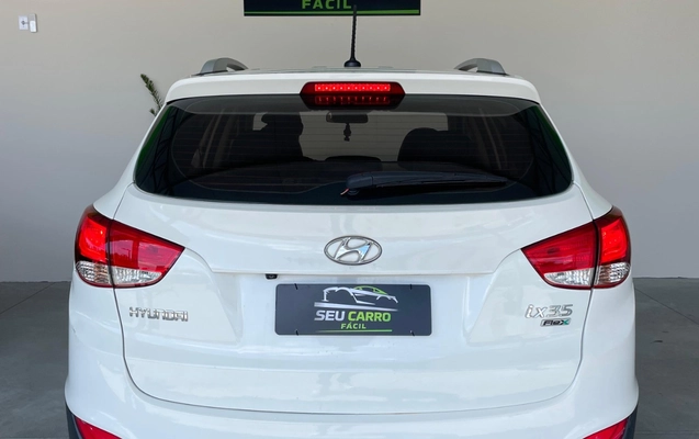 imagem-https://www.socarrao.com.br/sc-vehicle-images-prod/1186494/1778025065269-SU1HLTIwMjYwMzI1LVdBMDMwMC5qcGc.jpg