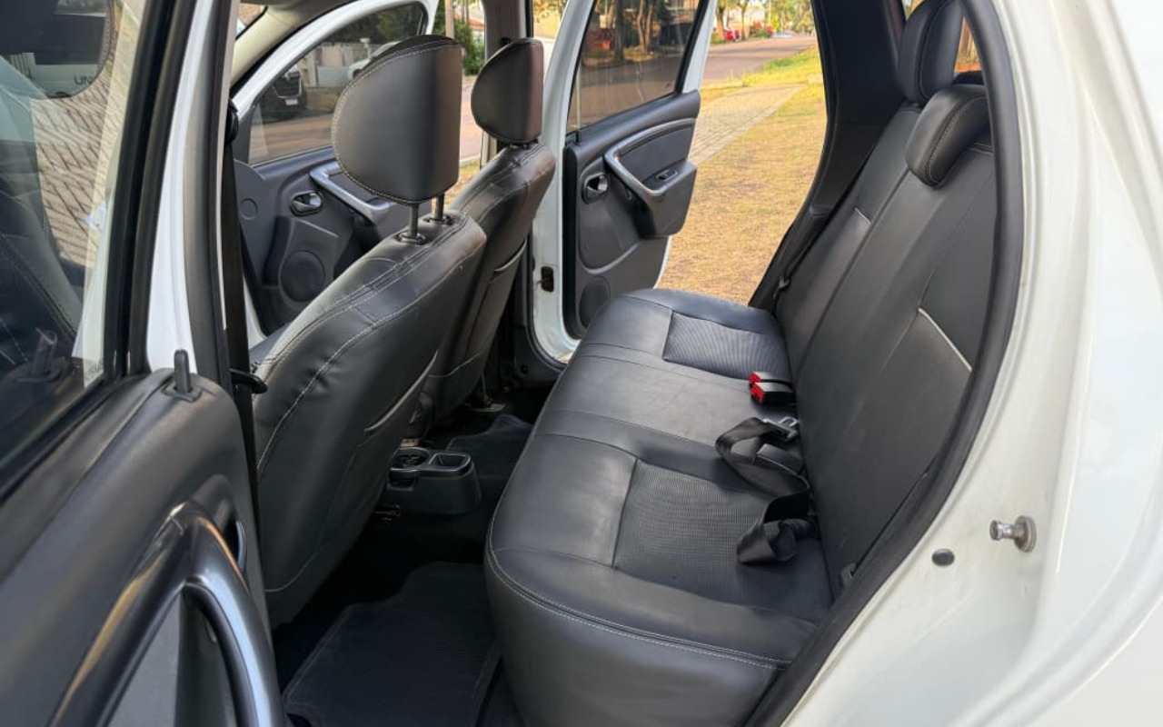 imagem-https://www.socarrao.com.br/sc-vehicle-images-prod/1190865/1778035223565-V2hhdHNBcHAgSW1hZ2UgMjAyNi0wNS0wNSBhdCAyMy4yMy4yNyAoMikuanBlZw.jpeg