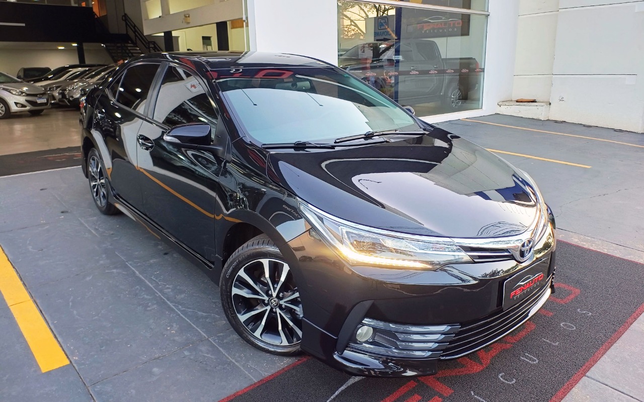 imagem-https://www.socarrao.com.br/sc-vehicle-images-prod/1199925/1778068941056-VE9ZT1RBIENPUk9MTEEgMi4wIFhSUyAxNlYgRkxFWCA0UCBBVVRPTcOBVElDTyAyMDE5IFBSRVRPIDIuanBn.jpg