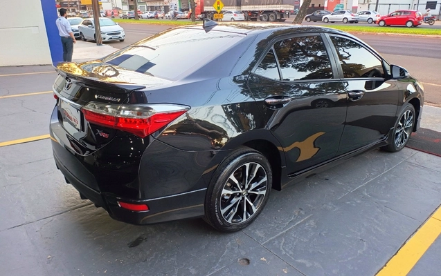 imagem-https://www.socarrao.com.br/sc-vehicle-images-prod/1199925/1778068941319-VE9ZT1RBIENPUk9MTEEgMi4wIFhSUyAxNlYgRkxFWCA0UCBBVVRPTcOBVElDTyAyMDE5IFBSRVRPIDQuanBn.jpg