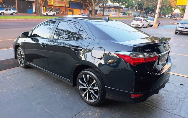 imagem-https://www.socarrao.com.br/sc-vehicle-images-prod/1199925/1778068941452-VE9ZT1RBIENPUk9MTEEgMi4wIFhSUyAxNlYgRkxFWCA0UCBBVVRPTcOBVElDTyAyMDE5IFBSRVRPIDUuanBn.jpg