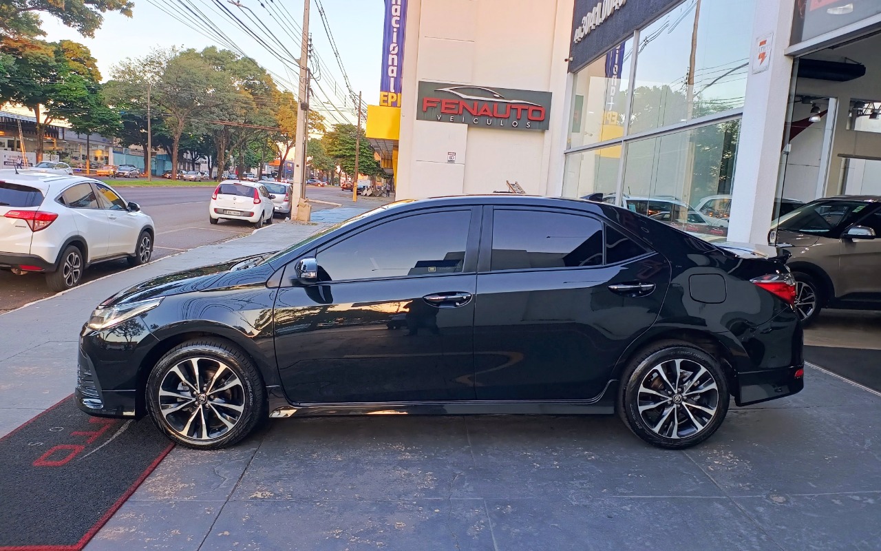 imagem-https://www.socarrao.com.br/sc-vehicle-images-prod/1199925/1778068941849-VE9ZT1RBIENPUk9MTEEgMi4wIFhSUyAxNlYgRkxFWCA0UCBBVVRPTcOBVElDTyAyMDE5IFBSRVRPIDguanBn.jpg