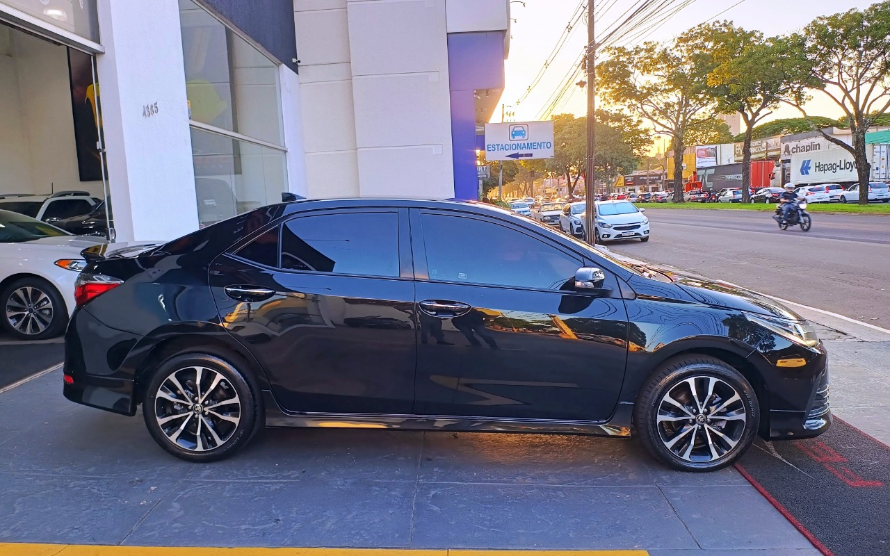 imagem-https://www.socarrao.com.br/sc-vehicle-images-prod/1199925/1778068941990-VE9ZT1RBIENPUk9MTEEgMi4wIFhSUyAxNlYgRkxFWCA0UCBBVVRPTcOBVElDTyAyMDE5IFBSRVRPIDkuanBn.jpg