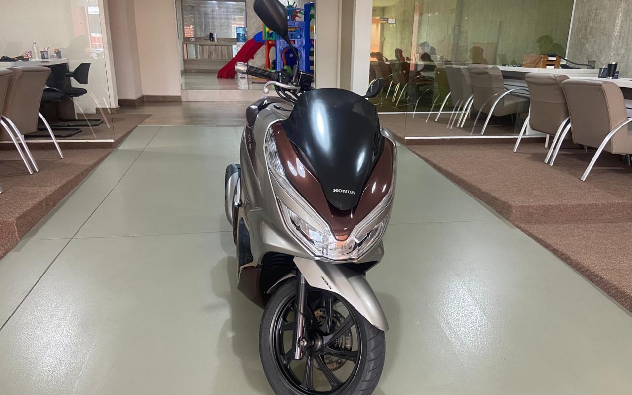 Honda PCX 150/DLX  na cor Prata em Curitiba / PR - 1200192