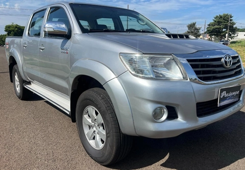 Toyota Hilux 2012 Prata — foto 1 de 3