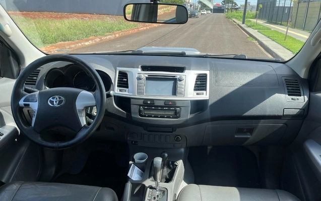 imagem-https://www.socarrao.com.br/sc-vehicle-images-prod/1203701/1778074487498-NjdjMDBkYzctNTQ1ZS00NWUyLWJjYzktYzE4M2VmNmZiZmY5LmpwZw.jpg