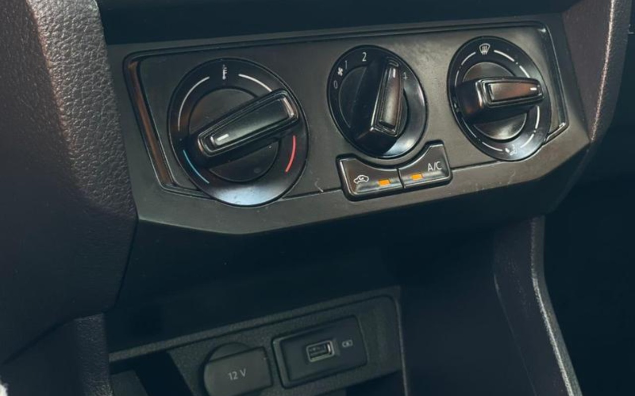 imagem-https://www.socarrao.com.br/sc-vehicle-images-prod/1207980/1778081223663-NzY4NzY1NV8wX0JfM2FlZTNhNTBkYy5qcGVn.jpeg