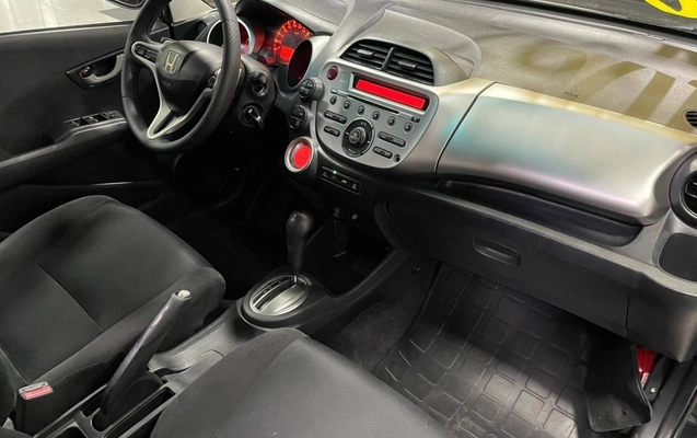 imagem-https://www.socarrao.com.br/sc-vehicle-images-prod/1212491/1789224979985-e72ee2317791499c80e56c6db38011ca_1777918107191.jpeg