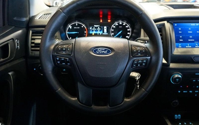imagem-https://www.socarrao.com.br/sc-vehicle-images-prod/1214072/1789165777387-7849882_19_B_1f94d486bb.jpeg